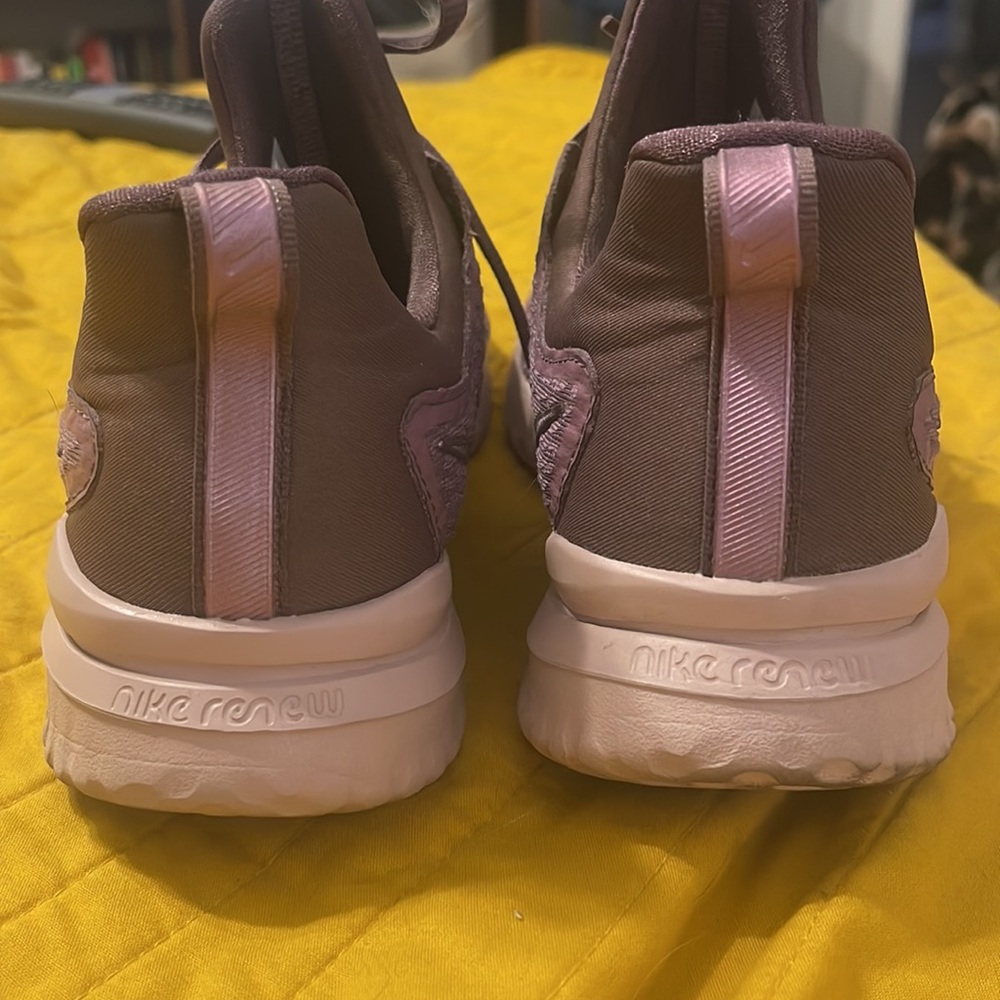 Nike shoes - Picture 3 of 4
